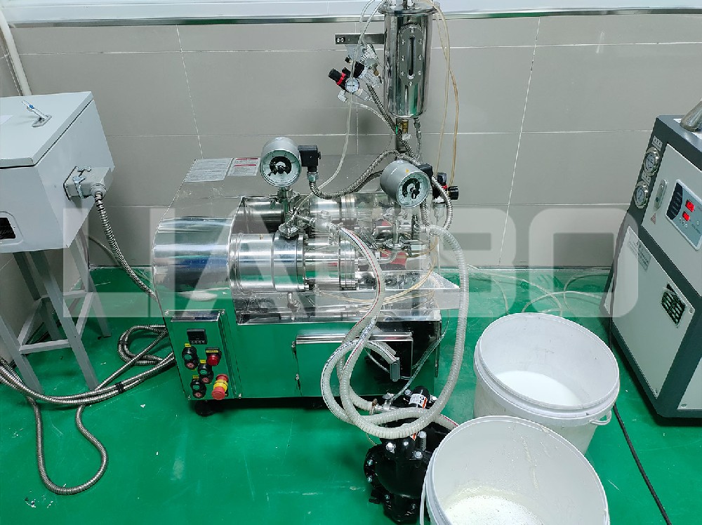 江蘇某乳膠制品企業(yè)1L砂磨機(jī)調(diào)試成功