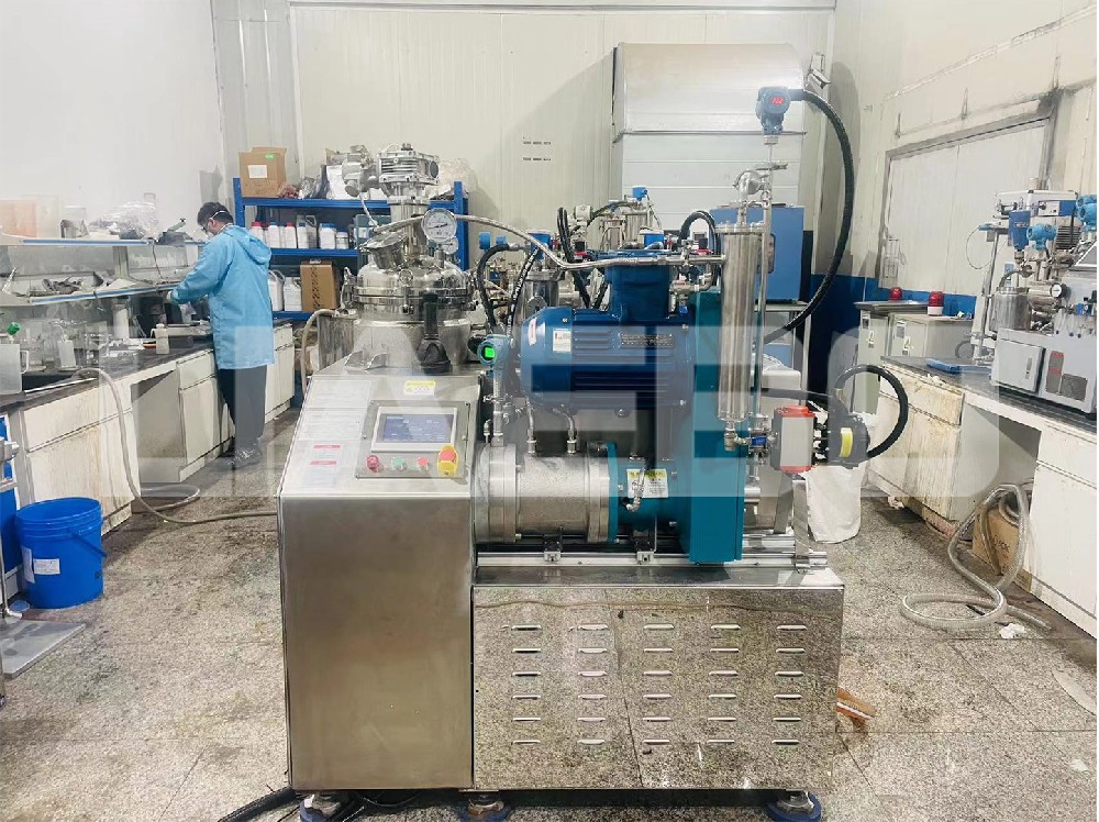 浙江某新材料公司3L雙動力砂磨機調(diào)試成功