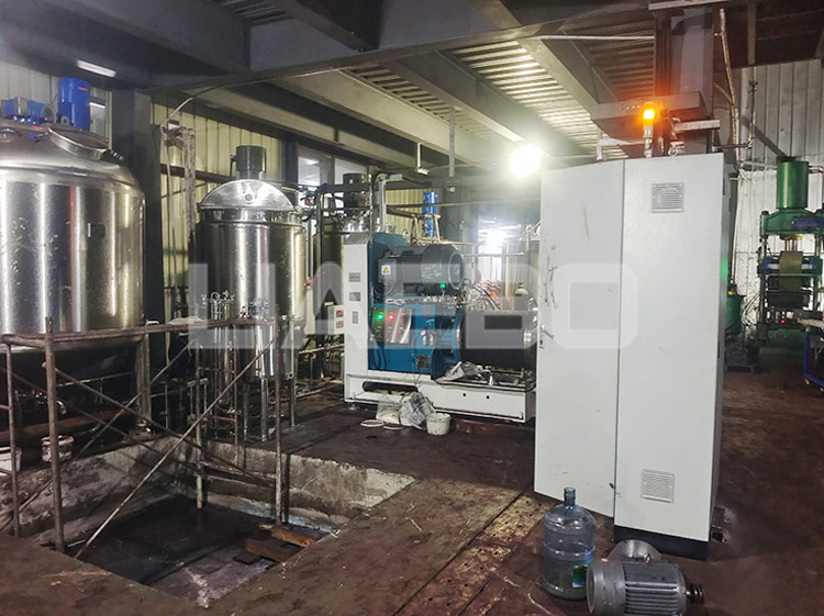 江蘇某有限公司60L棒銷聚氨酯砂磨機調(diào)試成功