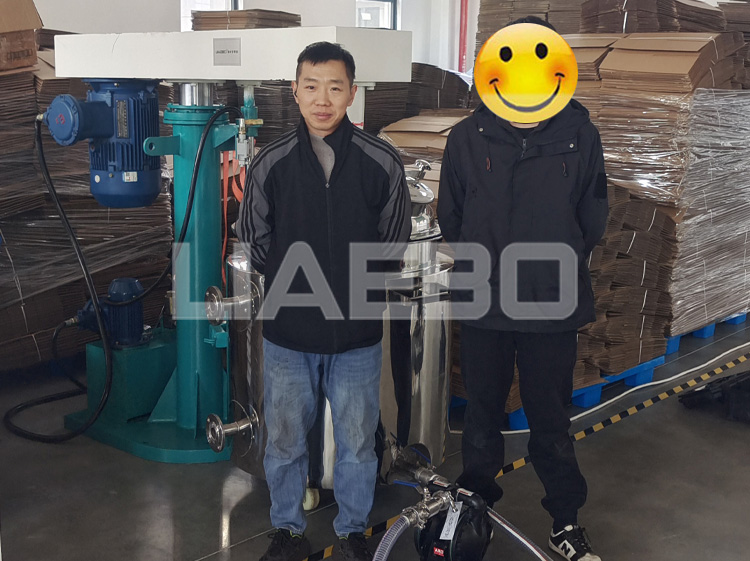 江蘇某高分子材料有限公司 11KW液壓升降分散機(jī)調(diào)試成功