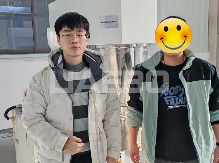 陜西某科技有限公司 ，60L雙行星攪拌機(jī)調(diào)試成功