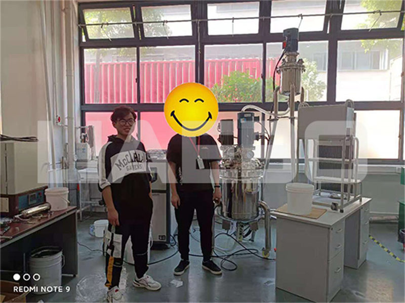 上海某大型文具企業(yè)100L真空反應釜調試成功