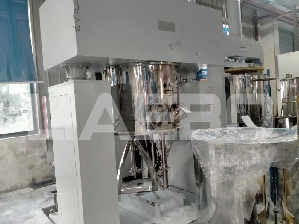 安徽某公司600L行星攪拌機調試成功